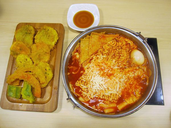 Tigertopoki泰一格 韓國年糕火鍋(阪急百貨)：[OpenRice新店快閃大隊] 正宗韓式年糕火鍋 泰一格 - Running Man李光洙代言~