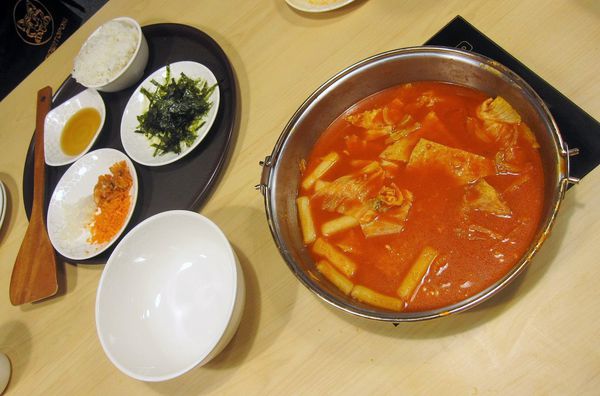 Tigertopoki泰一格 韓國年糕火鍋(阪急百貨)：[OpenRice新店快閃大隊] 正宗韓式年糕火鍋 泰一格 - Running Man李光洙代言~