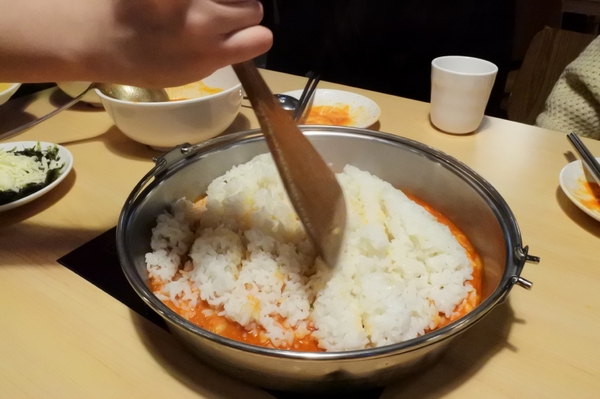 Tigertopoki泰一格 韓國年糕火鍋(阪急百貨):【台北信義.美食 】Tigertopoki泰一格 韓國年糕火鍋 ☆ 一鍋兩吃辣得過癮