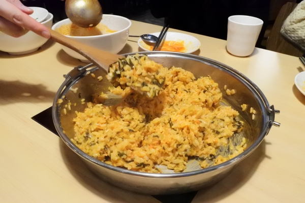 Tigertopoki泰一格 韓國年糕火鍋(阪急百貨):【台北信義.美食 】Tigertopoki泰一格 韓國年糕火鍋 ☆ 一鍋兩吃辣得過癮