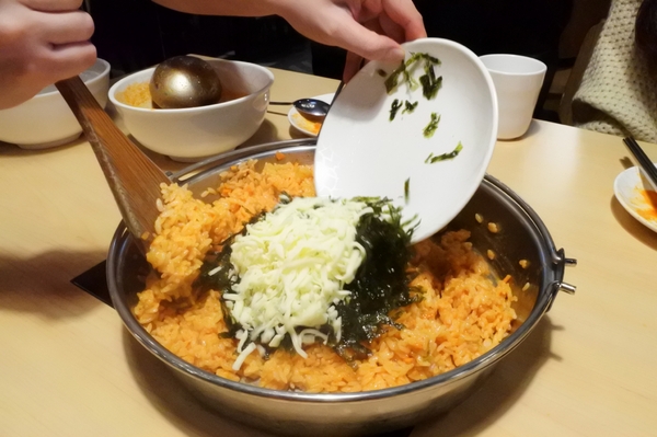 Tigertopoki泰一格 韓國年糕火鍋(阪急百貨):【台北信義.美食 】Tigertopoki泰一格 韓國年糕火鍋 ☆ 一鍋兩吃辣得過癮