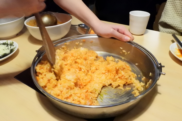 Tigertopoki泰一格 韓國年糕火鍋(阪急百貨):【台北信義.美食 】Tigertopoki泰一格 韓國年糕火鍋 ☆ 一鍋兩吃辣得過癮