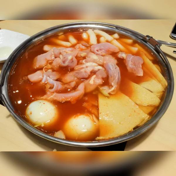 Tigertopoki泰一格 韓國年糕火鍋(阪急百貨):【台北信義.美食 】Tigertopoki泰一格 韓國年糕火鍋 ☆ 一鍋兩吃辣得過癮