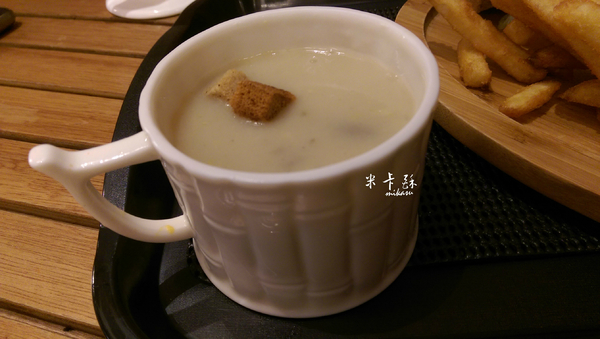 Bodis 手作三明治咖啡設計：【高雄/食﹡苓雅】蛋包飯三明治．中西合併超特別．Bodis 手作三明治咖啡設計