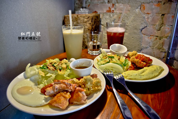 紅門五號:台南 中西區.古色古香 工業風環境 紅門五號