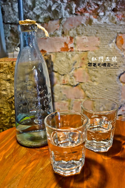 紅門五號:台南 中西區.古色古香 工業風環境 紅門五號