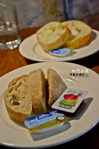 紅門五號:台南 中西區.古色古香 工業風環境 紅門五號