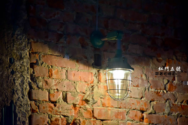 紅門五號:台南 中西區.古色古香 工業風環境 紅門五號