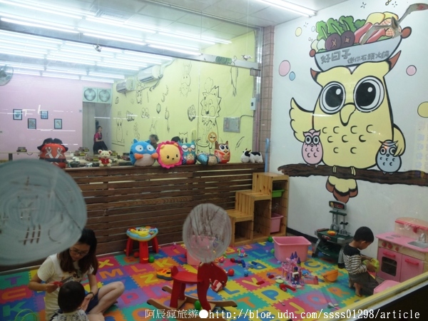 好日子迷你石頭火鍋:【美食特搜。屏東市】好日子迷你石頭火鍋(邀稿文)。百元鍋物 貓頭鷹主題 兒童遊戲室 親子餐廳特別推薦