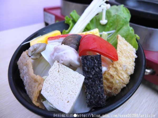 好日子迷你石頭火鍋:【美食特搜。屏東市】好日子迷你石頭火鍋(邀稿文)。百元鍋物 貓頭鷹主題 兒童遊戲室 親子餐廳特別推薦