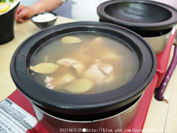 好日子迷你石頭火鍋:【美食特搜。屏東市】好日子迷你石頭火鍋(邀稿文)。百元鍋物 貓頭鷹主題 兒童遊戲室 親子餐廳特別推薦