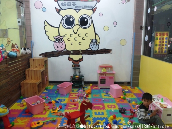 好日子迷你石頭火鍋:【美食特搜。屏東市】好日子迷你石頭火鍋(邀稿文)。百元鍋物 貓頭鷹主題 兒童遊戲室 親子餐廳特別推薦