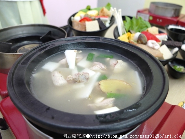 好日子迷你石頭火鍋:【美食特搜。屏東市】好日子迷你石頭火鍋(邀稿文)。百元鍋物 貓頭鷹主題 兒童遊戲室 親子餐廳特別推薦