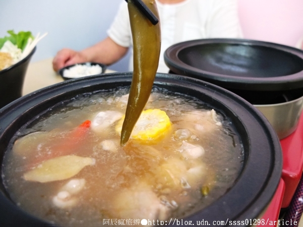 好日子迷你石頭火鍋:【美食特搜。屏東市】好日子迷你石頭火鍋(邀稿文)。百元鍋物 貓頭鷹主題 兒童遊戲室 親子餐廳特別推薦