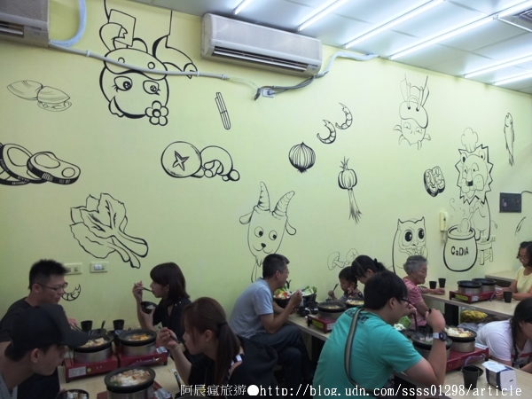 好日子迷你石頭火鍋:【美食特搜。屏東市】好日子迷你石頭火鍋(邀稿文)。百元鍋物 貓頭鷹主題 兒童遊戲室 親子餐廳特別推薦