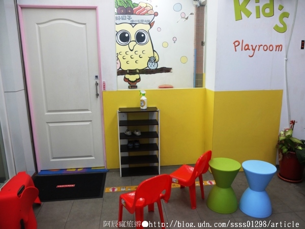 好日子迷你石頭火鍋:【美食特搜。屏東市】好日子迷你石頭火鍋(邀稿文)。百元鍋物 貓頭鷹主題 兒童遊戲室 親子餐廳特別推薦