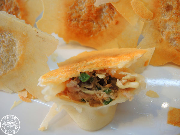 鎮新記飲茶餐廳：呷飽祙【台中西屯･鎮新記】有長翅膀的銷魂煎餃