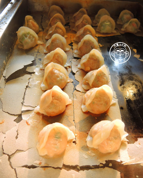 鎮新記飲茶餐廳：呷飽祙【台中西屯･鎮新記】有長翅膀的銷魂煎餃