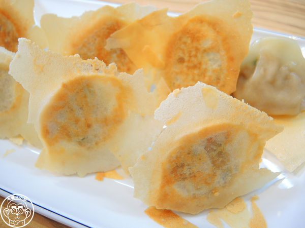 鎮新記飲茶餐廳：呷飽祙【台中西屯･鎮新記】有長翅膀的銷魂煎餃