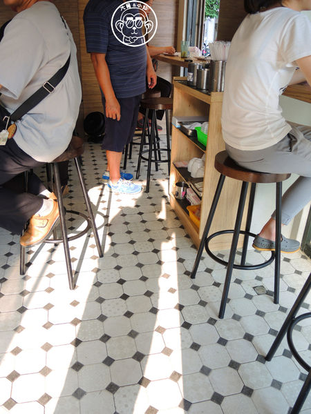 鎮新記飲茶餐廳：呷飽祙【台中西屯･鎮新記】有長翅膀的銷魂煎餃