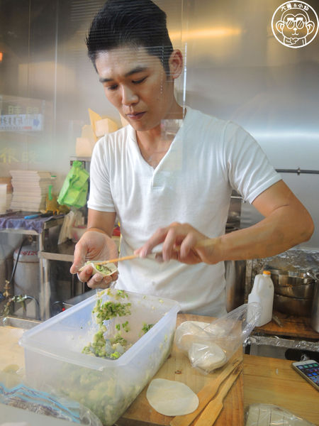 鎮新記飲茶餐廳：呷飽祙【台中西屯･鎮新記】有長翅膀的銷魂煎餃