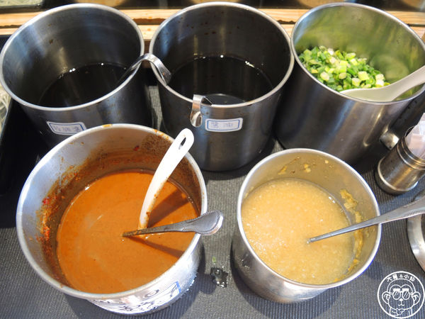 鎮新記飲茶餐廳：呷飽祙【台中西屯･鎮新記】有長翅膀的銷魂煎餃