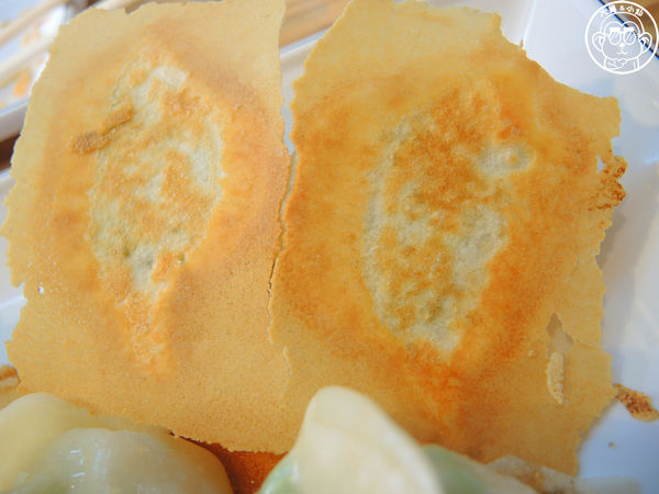 鎮新記飲茶餐廳：呷飽祙【台中西屯･鎮新記】有長翅膀的銷魂煎餃