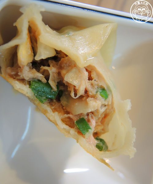 鎮新記飲茶餐廳：呷飽祙【台中西屯･鎮新記】有長翅膀的銷魂煎餃