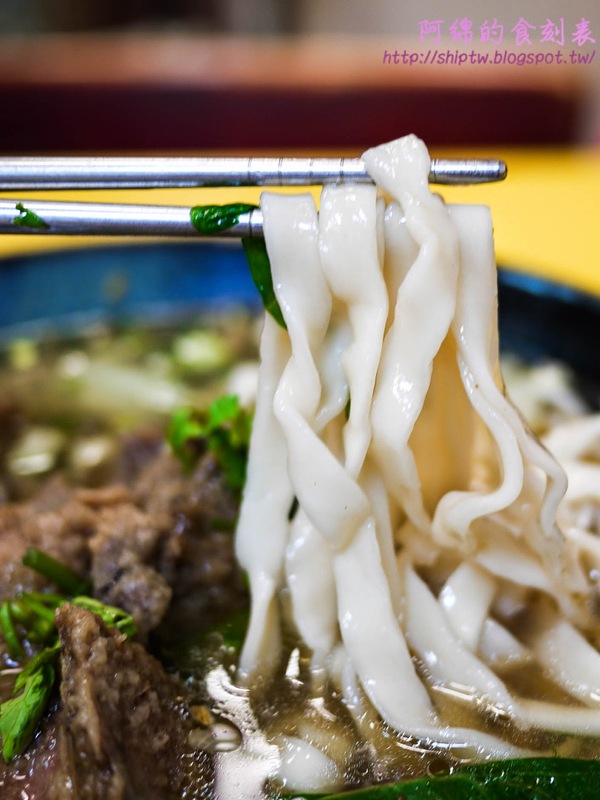 大方牛肉麵：桃園市桃園區 [大方牛肉麵] 原汁排骨麵麵Q肉大塊