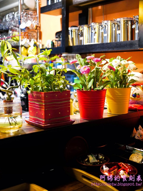 呆在二樓咖啡館：桃園市桃園區 [呆在2F Café ] 波堤口感鬆餅cp值高