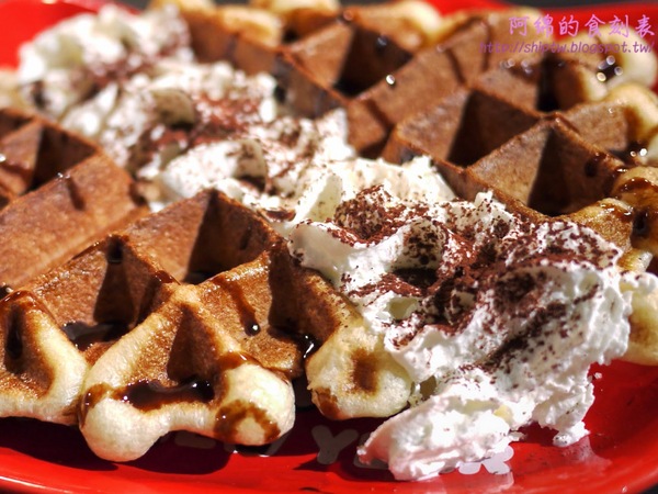 呆在二樓咖啡館：桃園市桃園區 [呆在2F Café ] 波堤口感鬆餅cp值高