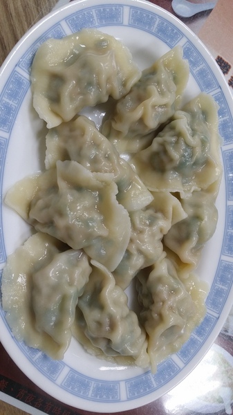 江家黃牛肉麵:(胖樺食記)永和中正路江家黃牛肉麵台北光復及天母亦有分店,牛肉麵餃子各色小菜一應俱全。