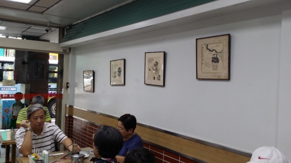 江家黃牛肉麵:(胖樺食記)永和中正路江家黃牛肉麵台北光復及天母亦有分店,牛肉麵餃子各色小菜一應俱全。