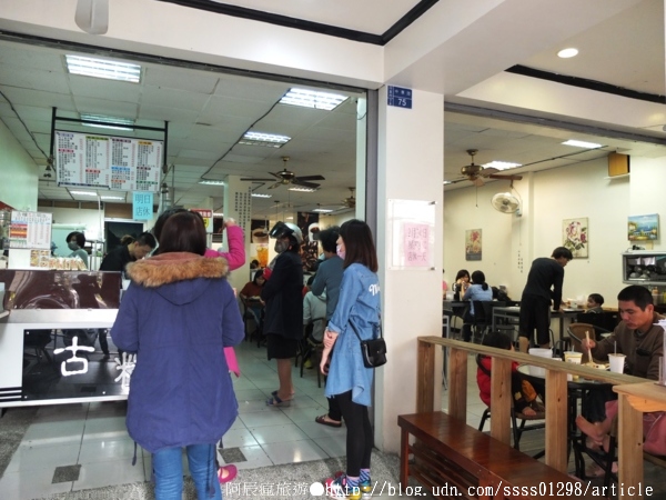 古糧碳烤三明治：【美食特搜。屏東市】古糧碳烤三明治。屏東也有排隊早餐店 焦酥蛋餅皮 碳烤土司都好推！