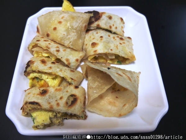 古糧碳烤三明治：【美食特搜。屏東市】古糧碳烤三明治。屏東也有排隊早餐店 焦酥蛋餅皮 碳烤土司都好推！