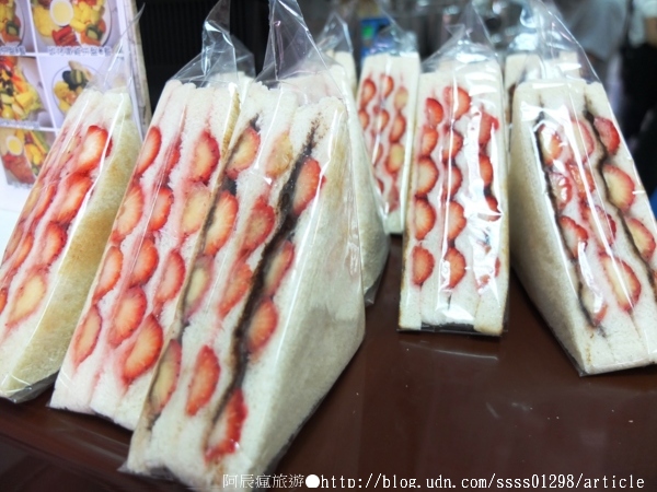 古糧碳烤三明治：【美食特搜。屏東市】古糧碳烤三明治。屏東也有排隊早餐店 焦酥蛋餅皮 碳烤土司都好推！