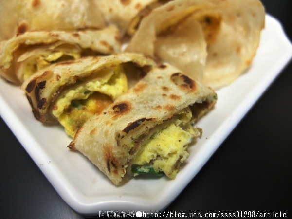 古糧碳烤三明治：【美食特搜。屏東市】古糧碳烤三明治。屏東也有排隊早餐店 焦酥蛋餅皮 碳烤土司都好推！