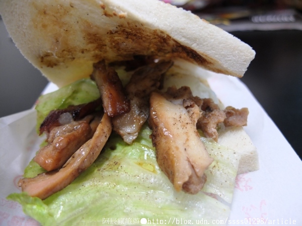 古糧碳烤三明治：【美食特搜。屏東市】古糧碳烤三明治。屏東也有排隊早餐店 焦酥蛋餅皮 碳烤土司都好推！