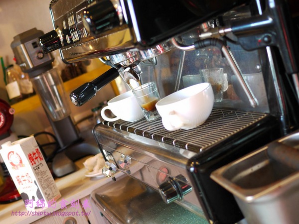 9bar Coffee：桃園市龜山區 [9bar Coffee] 咖啡迷必朝聖的咖啡店