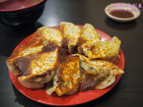 宇都宮餃子：桃園市桃園區 [宇都宮餃子] 爆紅!!日式九層塔豚燒餃子