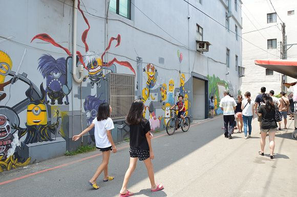 小小兵彩繪牆02