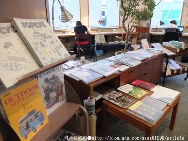 Room A:【美食特搜。台南中西區】Room A 咖啡館。隱身舊公寓三樓的小基地 沉澱於曼妙書海世界