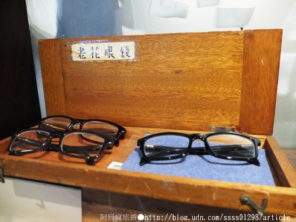 Room A:【美食特搜。台南中西區】Room A 咖啡館。隱身舊公寓三樓的小基地 沉澱於曼妙書海世界