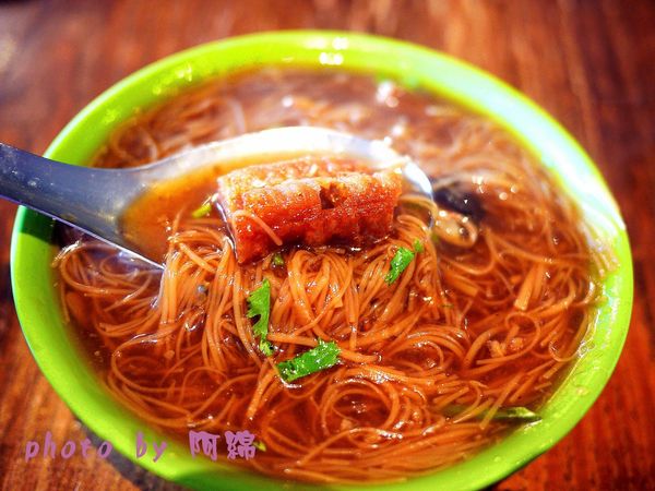 阿燁紅麵線：桃園市八德區 [阿燁紅麵線] 大湳商圈附近巷弄裡在地人排隊店．大腸/大腸麵線/肉圓