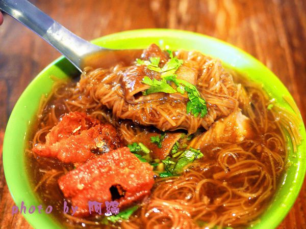 阿燁紅麵線：桃園市八德區 [阿燁紅麵線] 大湳商圈附近巷弄裡在地人排隊店．大腸/大腸麵線/肉圓