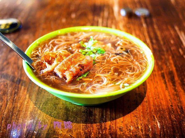 阿燁紅麵線：桃園市八德區 [阿燁紅麵線] 大湳商圈附近巷弄裡在地人排隊店．大腸/大腸麵線/肉圓