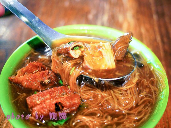 阿燁紅麵線：桃園市八德區 [阿燁紅麵線] 大湳商圈附近巷弄裡在地人排隊店．大腸/大腸麵線/肉圓