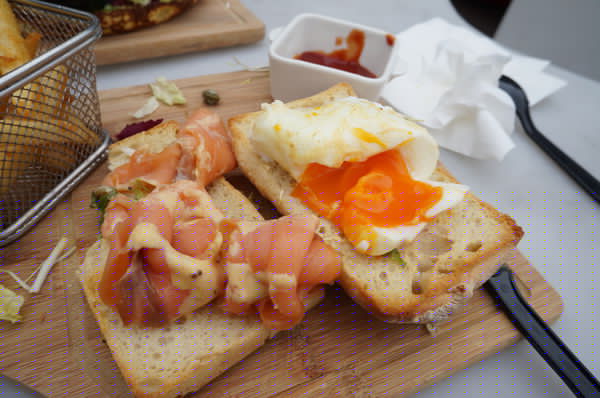 Trine & Zen 崔妮傑恩(松高店)：Trine&Zen 崔妮傑恩 ♥Line公仔陪你吃飯 ♥ 101盡收眼底 ♥天際花園