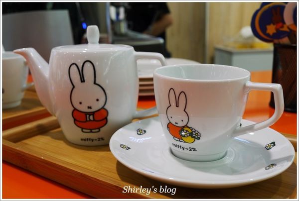 Miffy x 2% CAFE(中和環球百貨)：中和環球‧miffy x 2％ CAFE