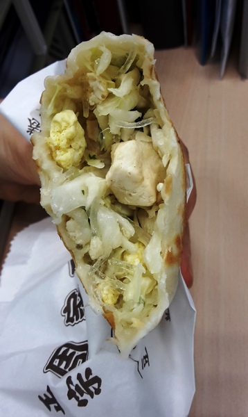 周家豆腐捲：光復市場特色美食 - 周家豆腐捲 : 豆腐菜肉包/招牌豆腐捲/韭菜盒